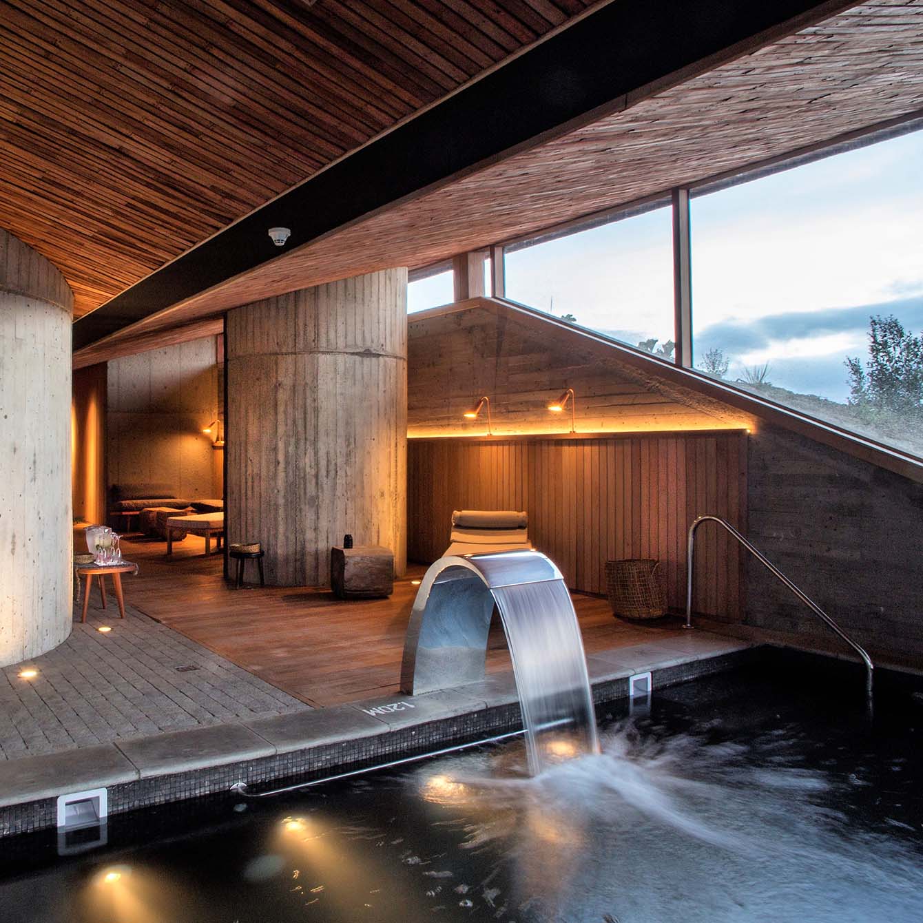 Luxury spa with heated indoor pool & outdoor infinity pool