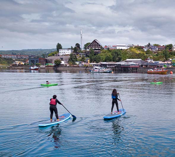 Aventura de Stand-up Paddling em Chiloé, Chile.